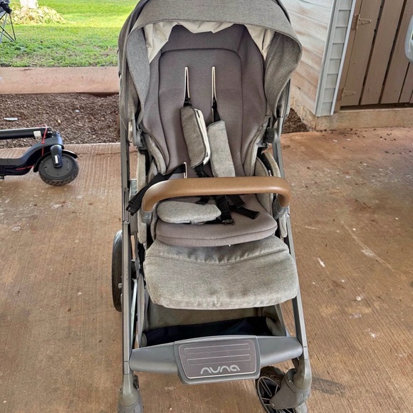 Nuna Other - Nuna Mixx Gray and Tan Stroller